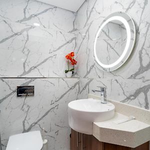 Suite met een Slaapkamer en een King Size Bed